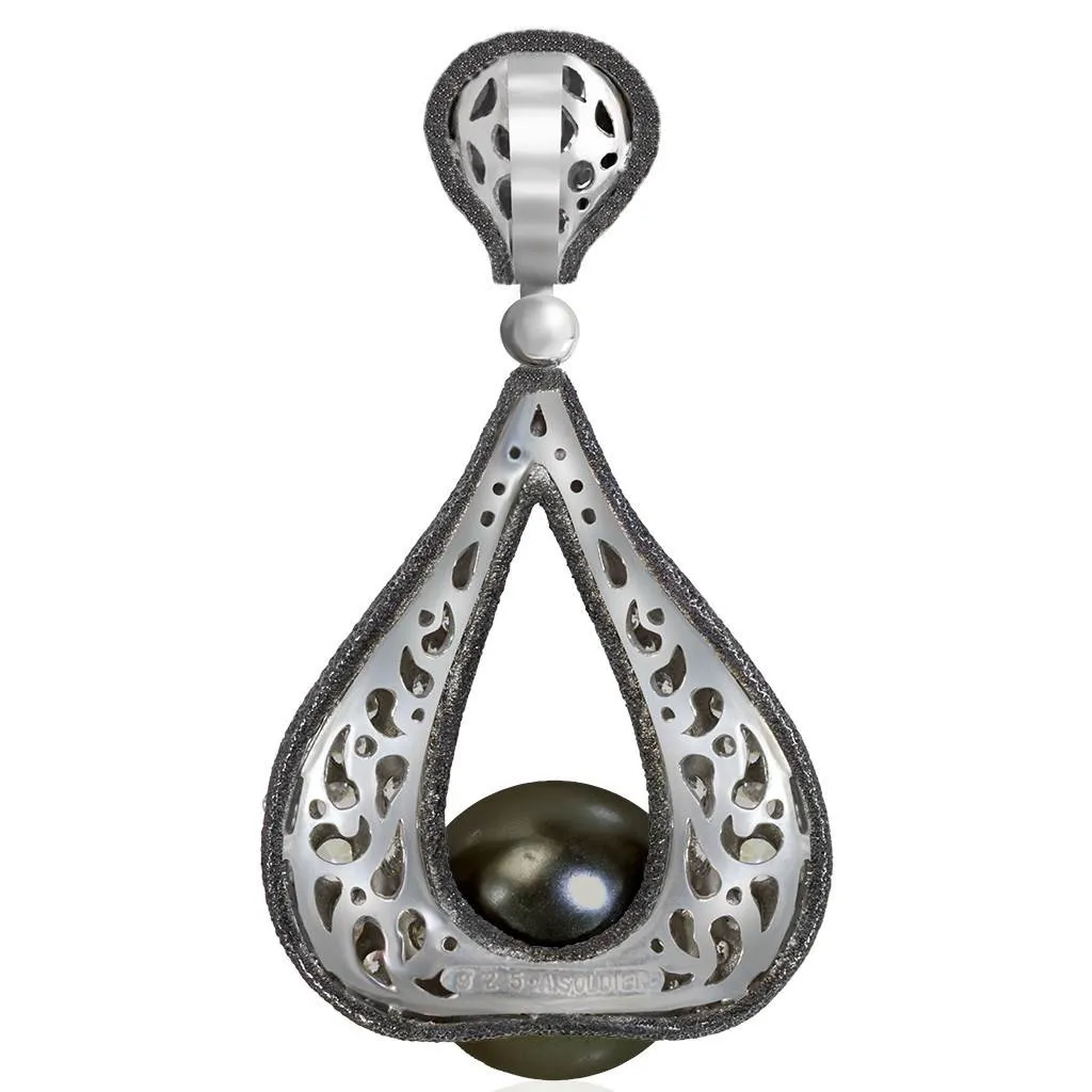 Gold Twist Pendant - Tahitian Pearl & Diamond Embellishments