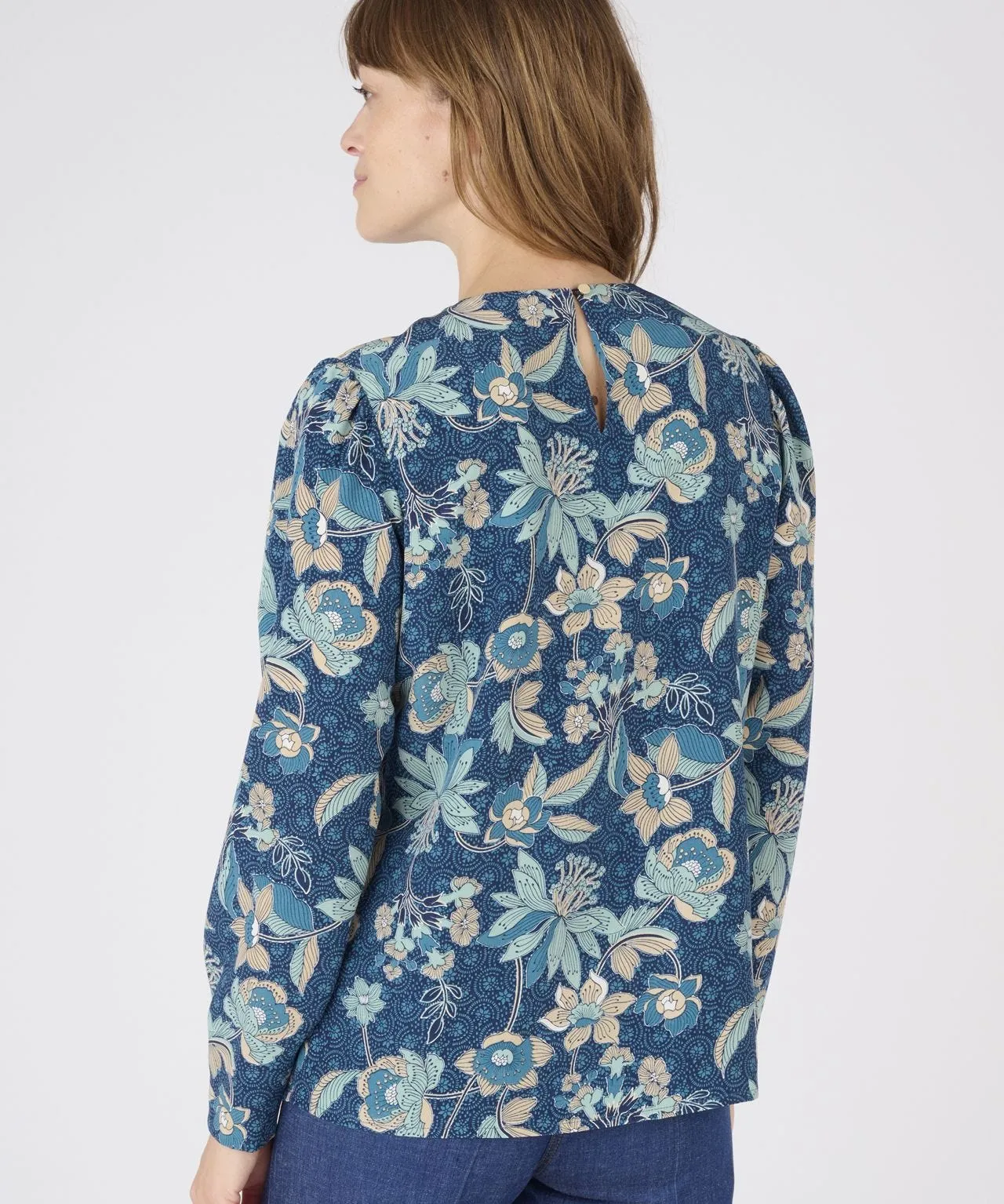 Long Sleeved Printed Blouse Neck Detail