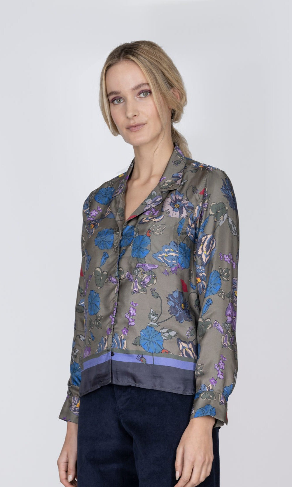 Olive silk Jodie shirt with macro print.