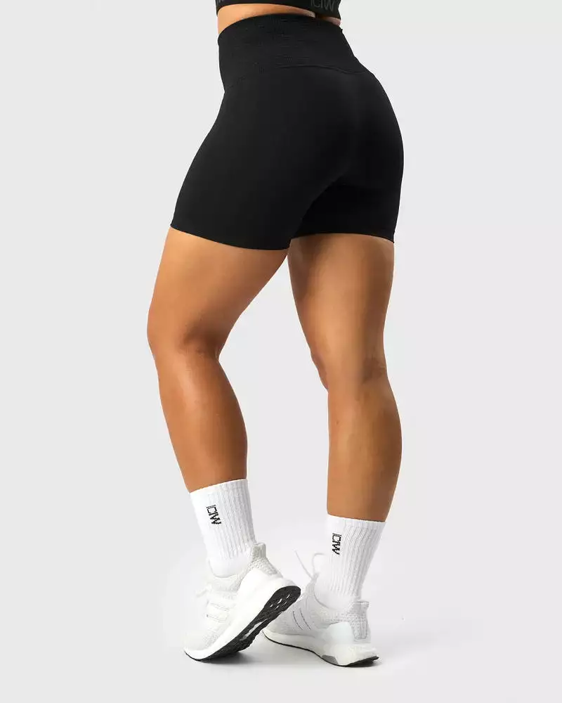 Seamless Pocket Shorts - Women's