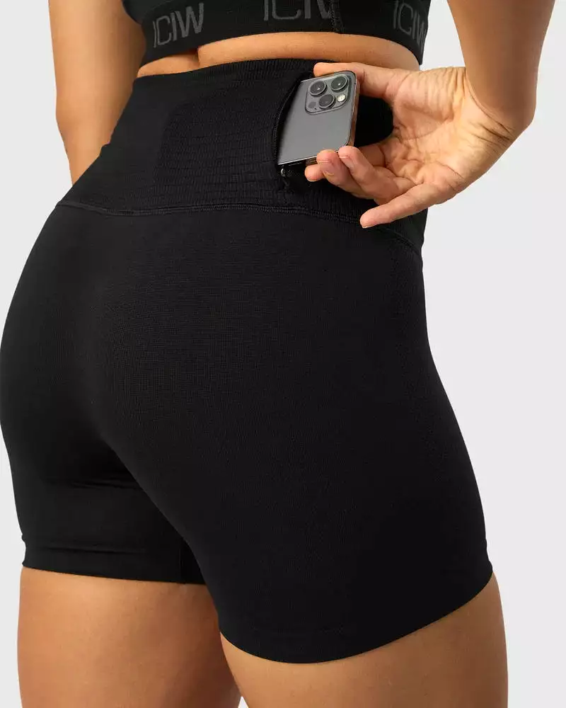 Seamless Pocket Shorts - Women's